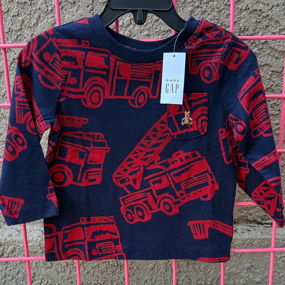New GAP Kids Navy and Red Fire Truck Cotton Shirt - Picture 1 of 4